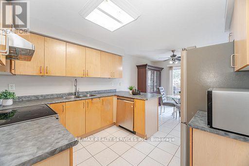 34 Bramoak Crescent, Brampton, ON - Indoor Photo Showing Kitchen With Double Sink