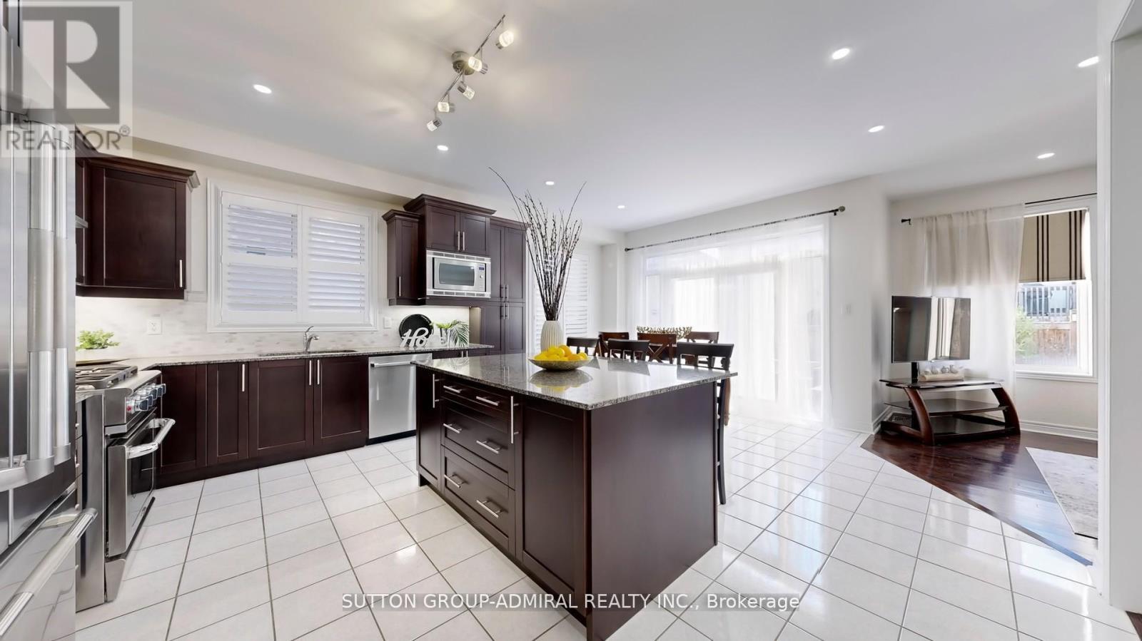 186 Ascalon Drive, Vaughan, ON - Indoor Photo Showing Kitchen With Stainless Steel Kitchen With Upgraded Kitchen