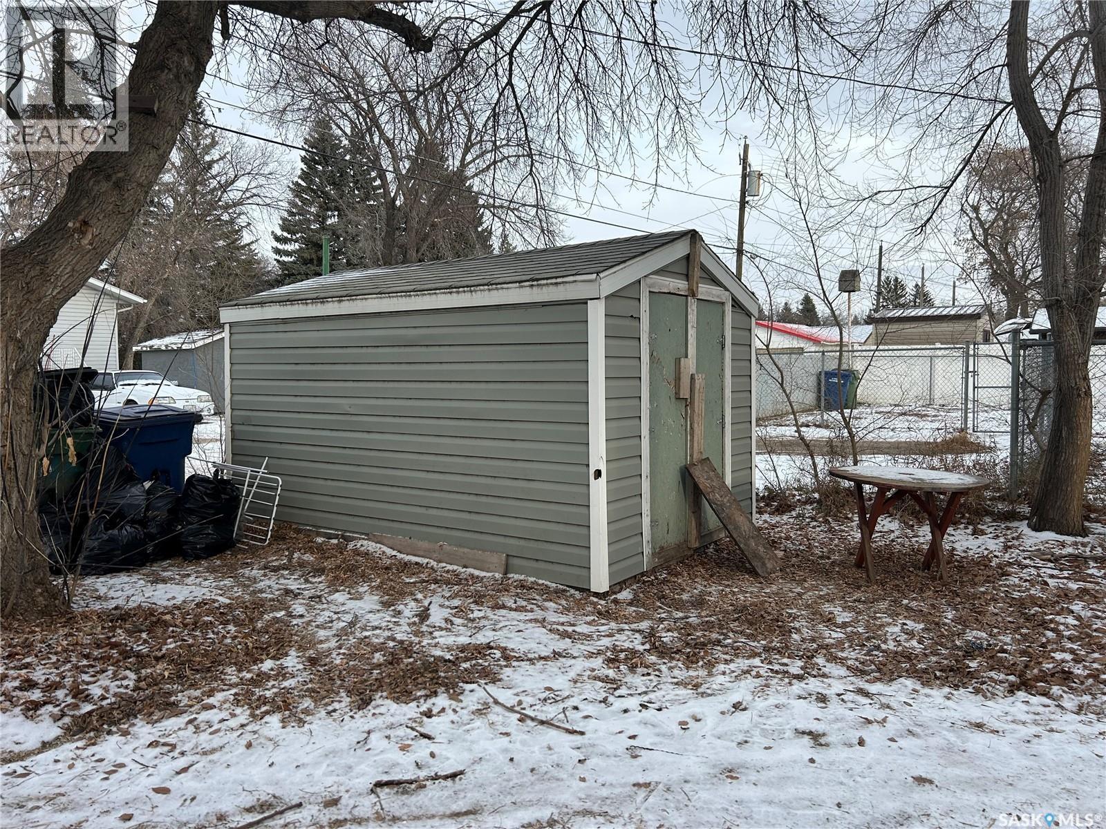 1042 Coteau Street W, Moose Jaw, SK - Outdoor