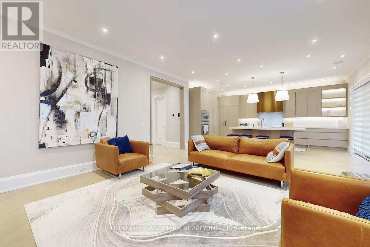 18 Burnhamthorpe Park Boulevard, Toronto, ON - Indoor Photo Showing Living Room