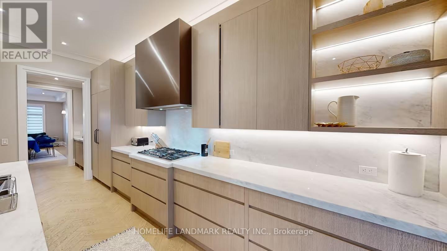 18 Burnhamthorpe Park Boulevard, Toronto, ON - Indoor Photo Showing Kitchen