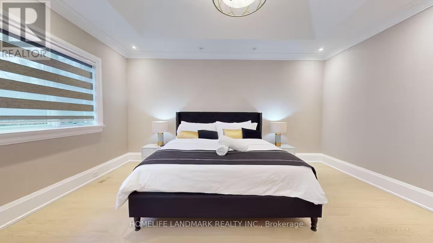 18 Burnhamthorpe Park Boulevard, Toronto, ON - Indoor Photo Showing Bedroom