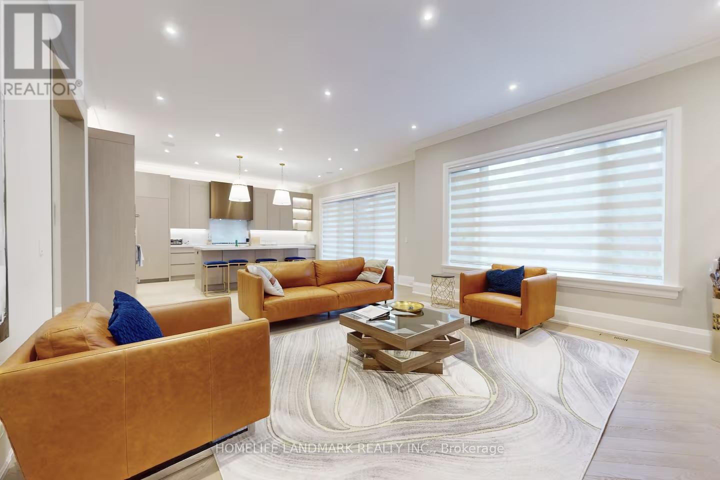 18 Burnhamthorpe Park Boulevard, Toronto, ON - Indoor Photo Showing Living Room