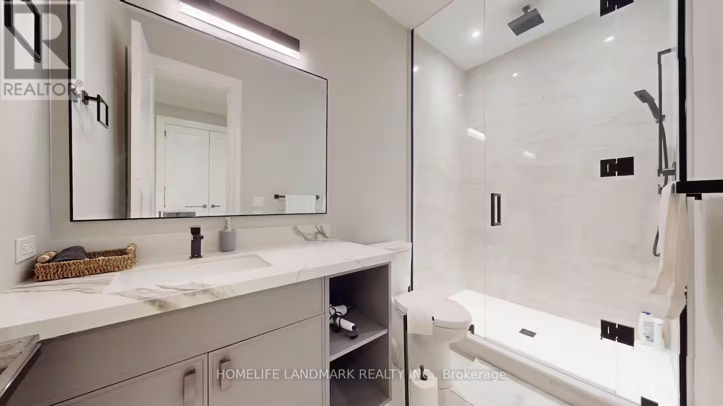 18 Burnhamthorpe Park Boulevard, Toronto, ON - Indoor Photo Showing Bathroom