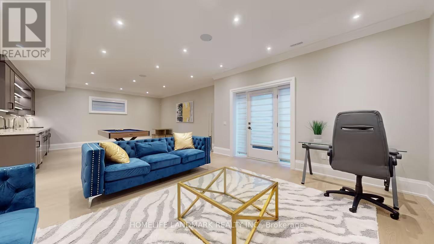 18 Burnhamthorpe Park Boulevard, Toronto, ON - Indoor Photo Showing Other Room