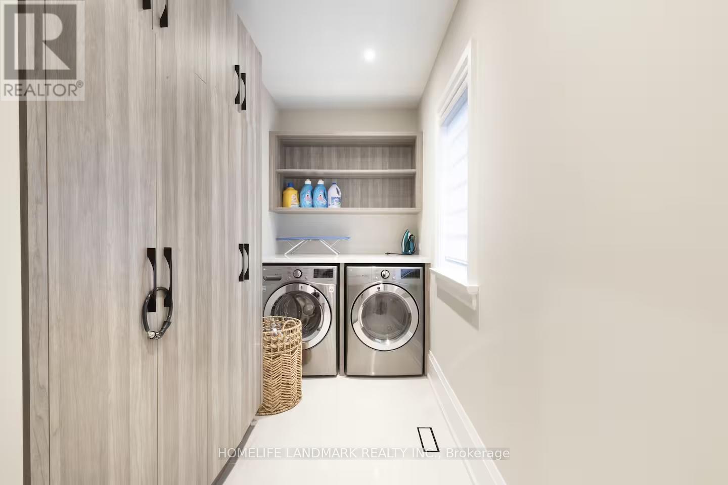 18 Burnhamthorpe Park Boulevard, Toronto, ON - Indoor Photo Showing Laundry Room