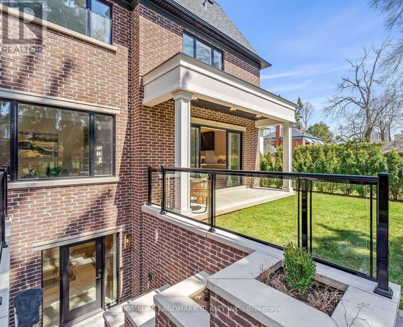 18 Burnhamthorpe Park Boulevard, Toronto, ON - Outdoor With Exterior