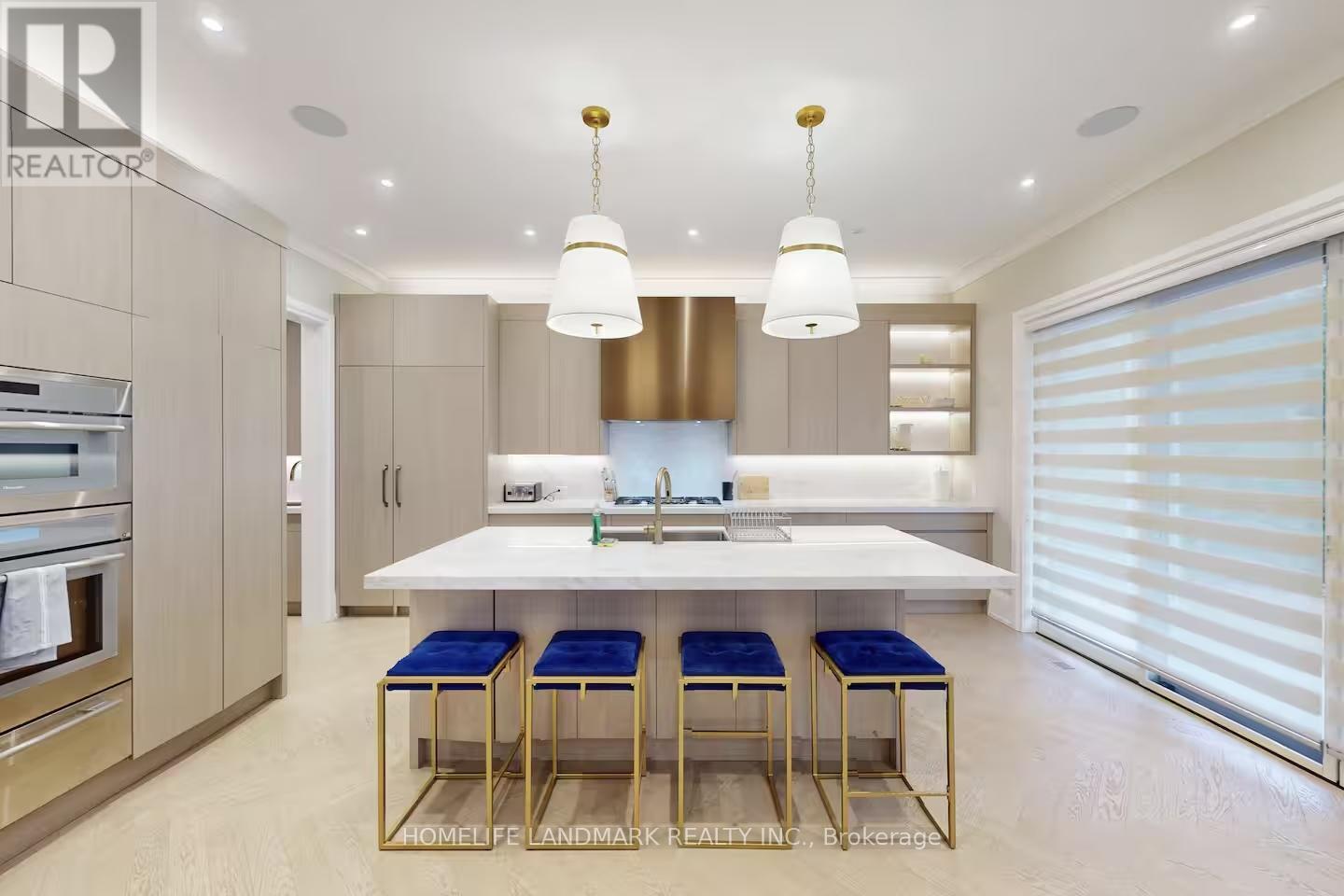 18 Burnhamthorpe Park Boulevard, Toronto, ON - Indoor Photo Showing Kitchen With Upgraded Kitchen