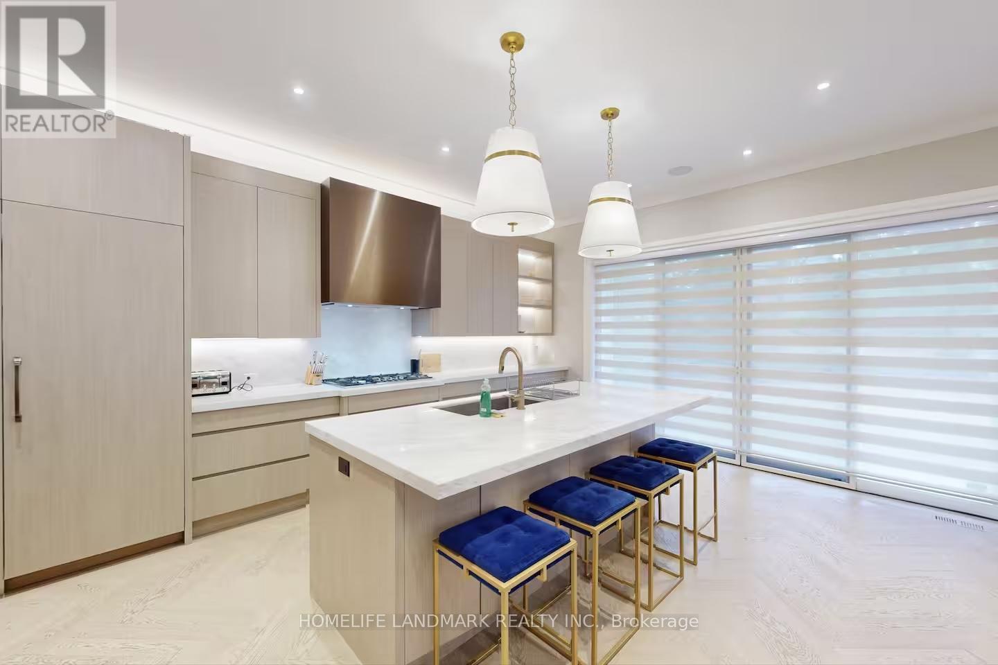 18 Burnhamthorpe Park Boulevard, Toronto, ON - Indoor Photo Showing Kitchen With Upgraded Kitchen