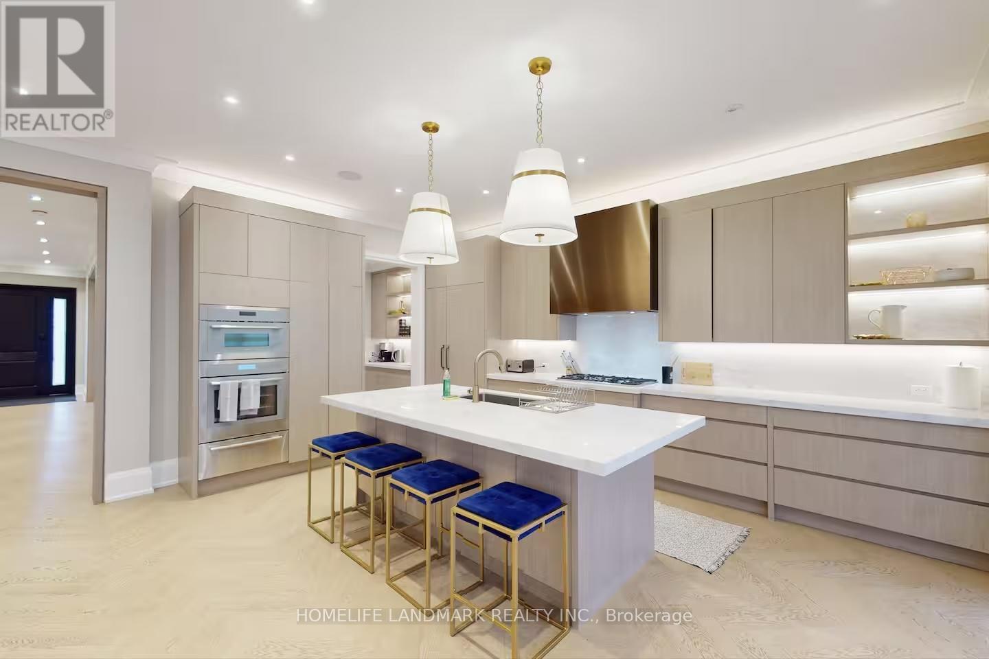 18 Burnhamthorpe Park Boulevard, Toronto, ON - Indoor Photo Showing Kitchen With Upgraded Kitchen