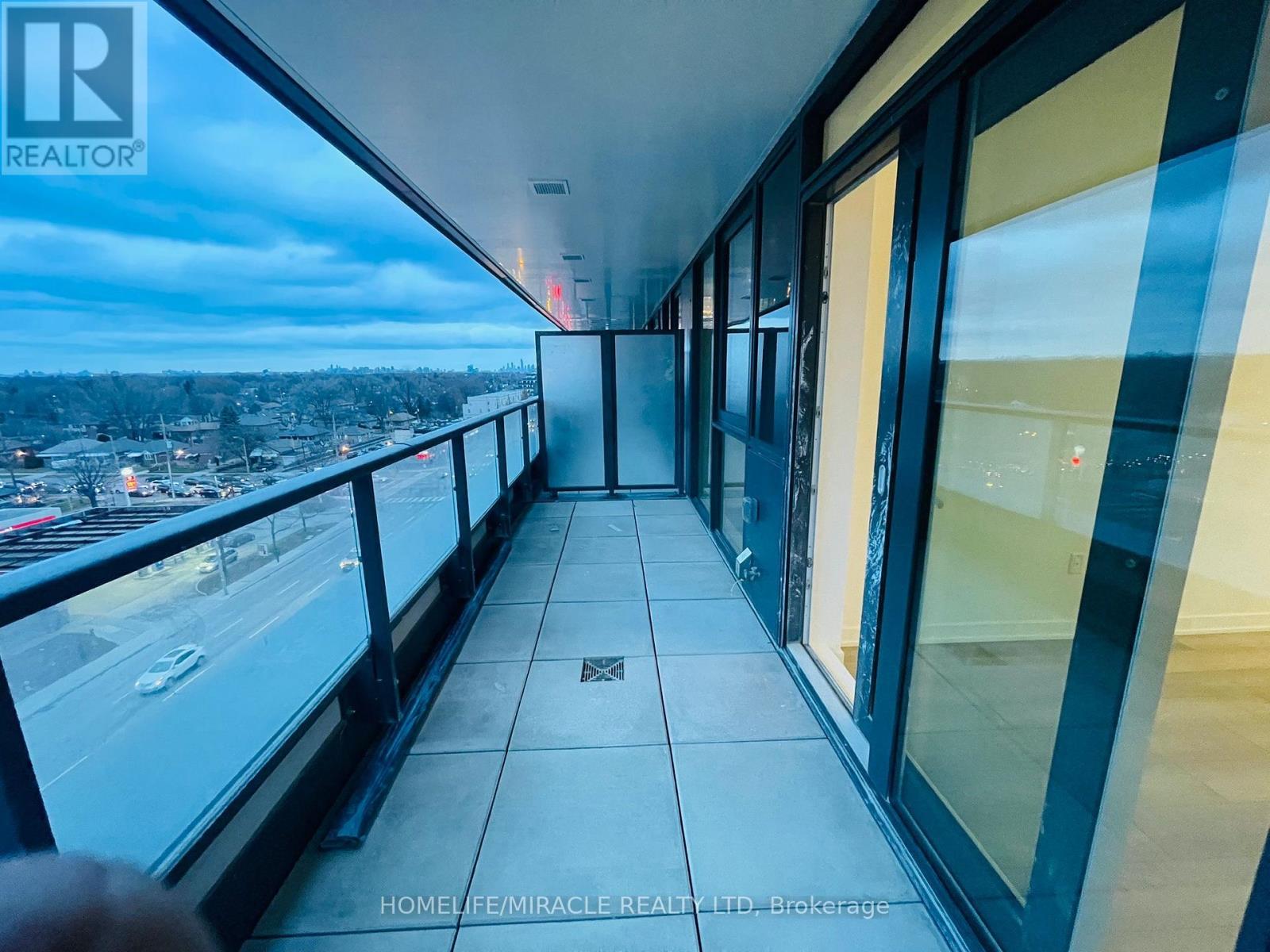 628 - 1007 The Queensway, Toronto, ON - Outdoor With View With Exterior