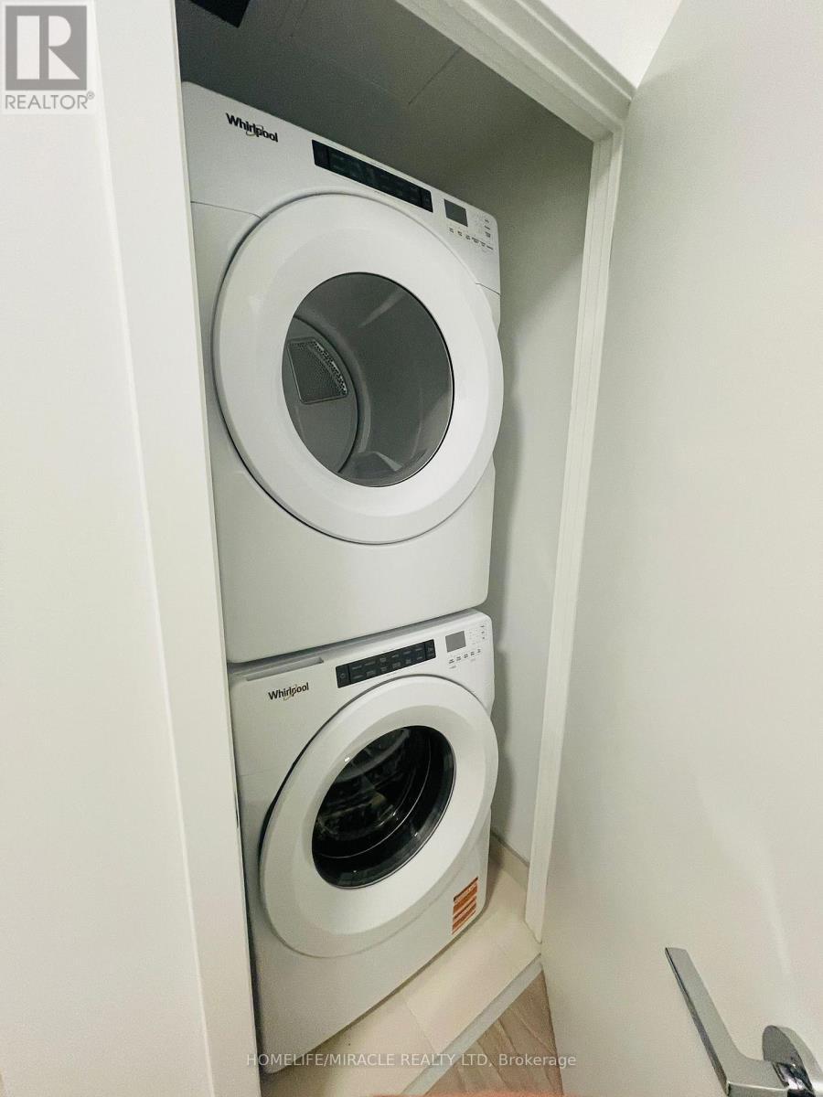 628 - 1007 The Queensway, Toronto, ON - Indoor Photo Showing Laundry Room