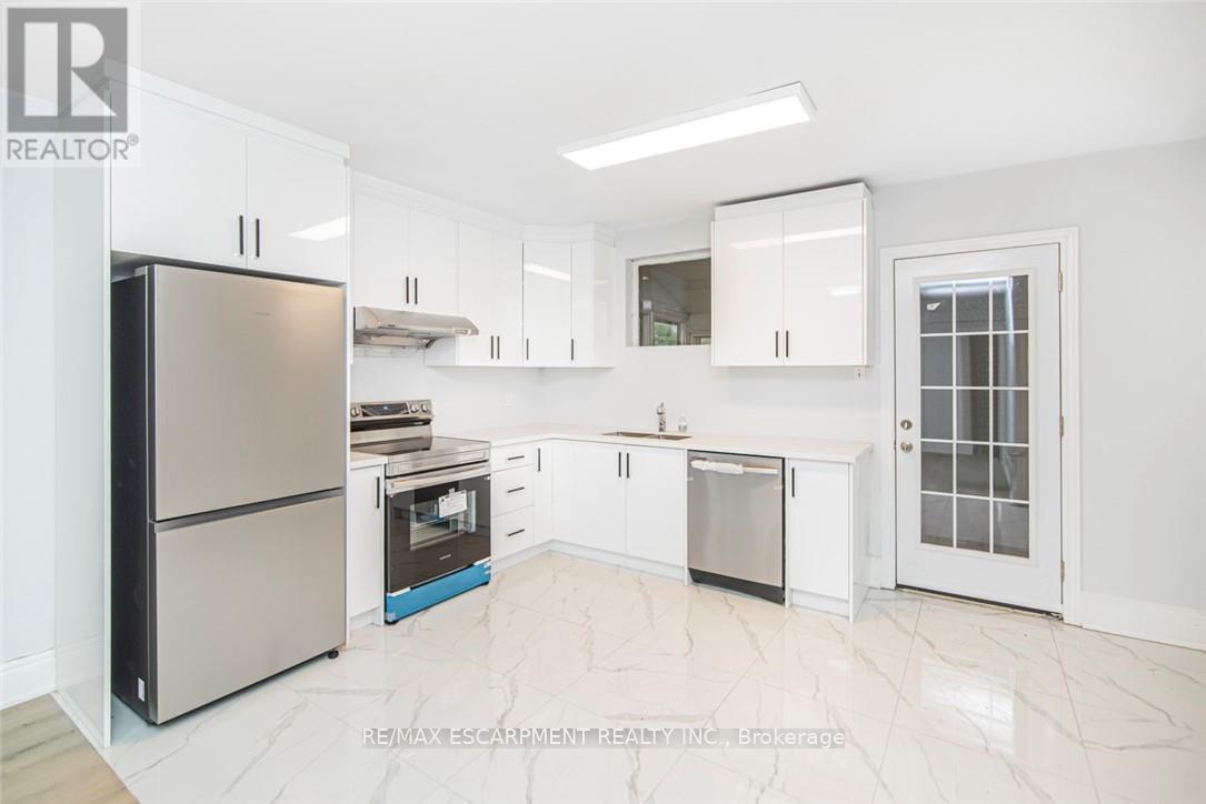 8 Leeds Street, Hamilton, ON - Indoor Photo Showing Kitchen With Stainless Steel Kitchen