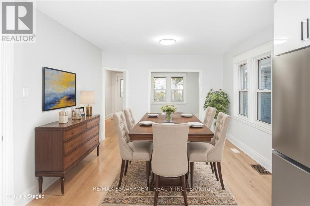 VIRTUALLY STAGED - 8 Leeds Street, Hamilton, ON - Indoor Photo Showing Dining Room