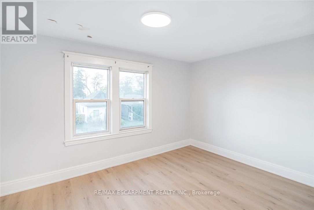 8 Leeds Street, Hamilton, ON - Indoor Photo Showing Other Room