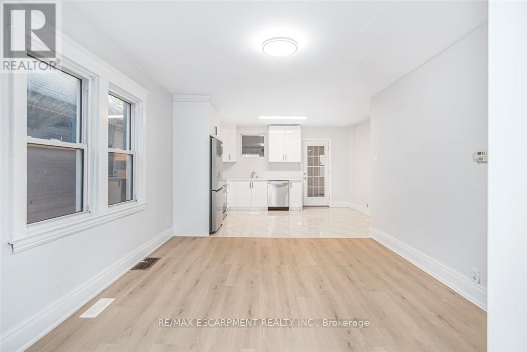 8 Leeds Street, Hamilton, ON - Indoor