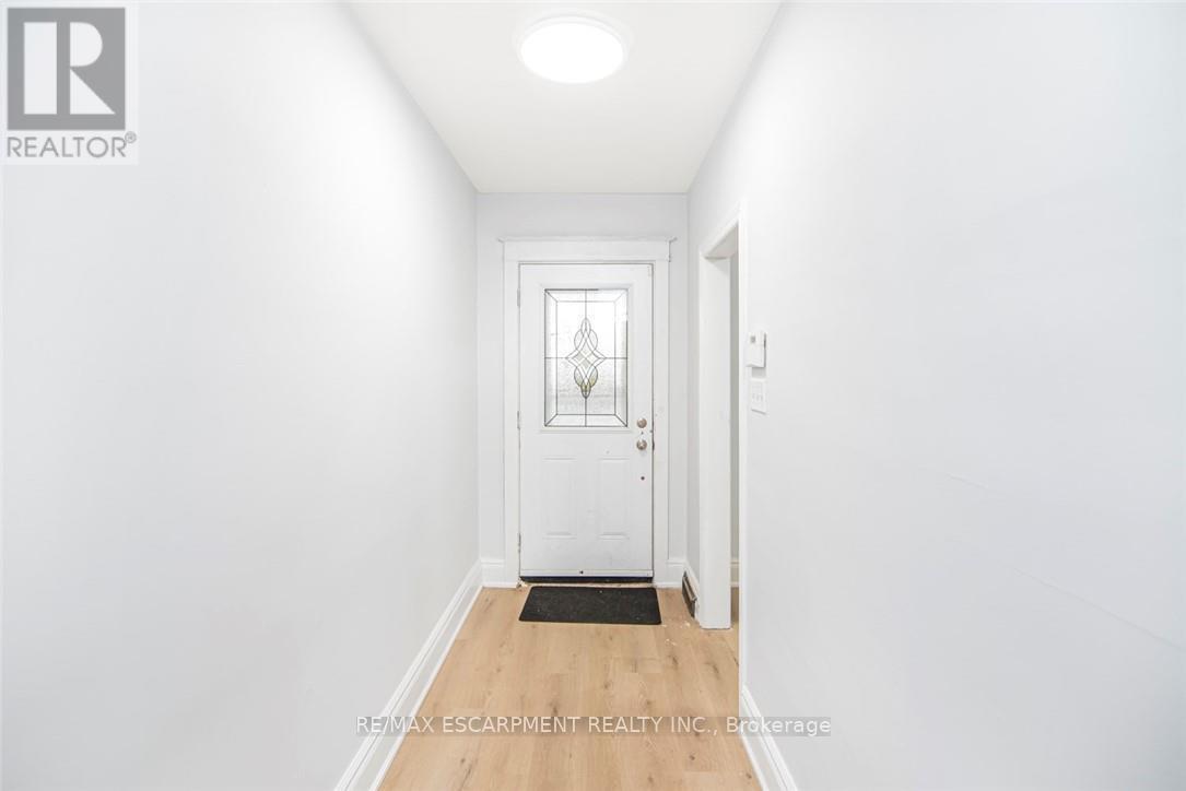 8 Leeds Street, Hamilton, ON - Indoor Photo Showing Other Room