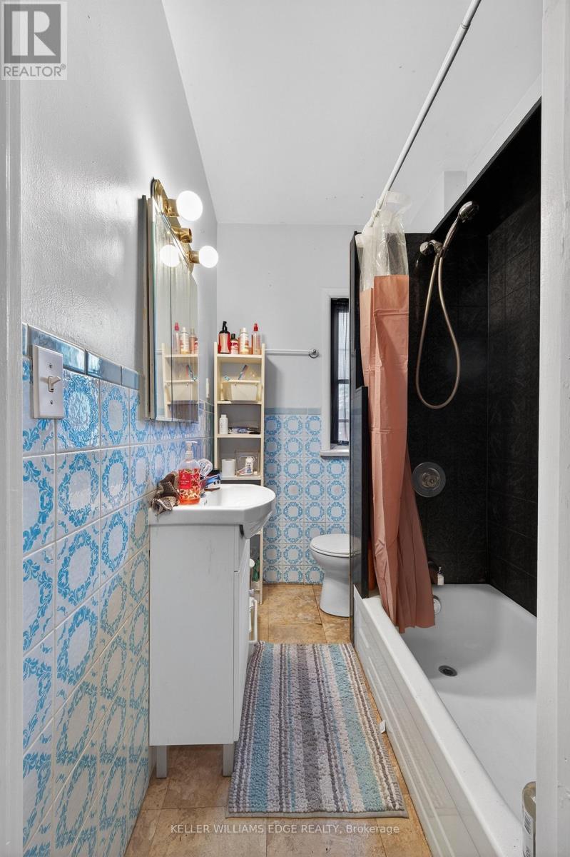 19 Morden Street, Hamilton, ON - Indoor Photo Showing Bathroom