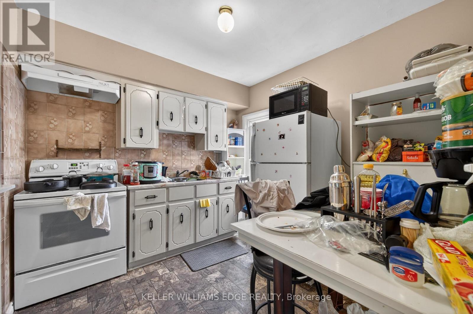 19 Morden Street, Hamilton, ON - Indoor Photo Showing Kitchen