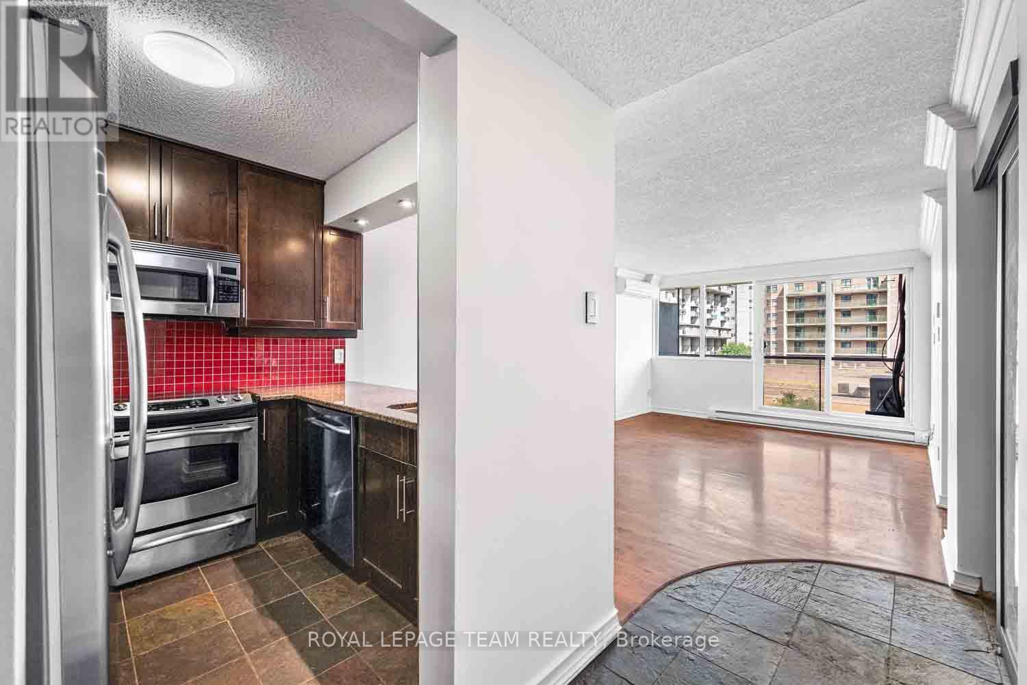 504 - 154 Nelson Street, Ottawa, ON - Indoor Photo Showing Kitchen