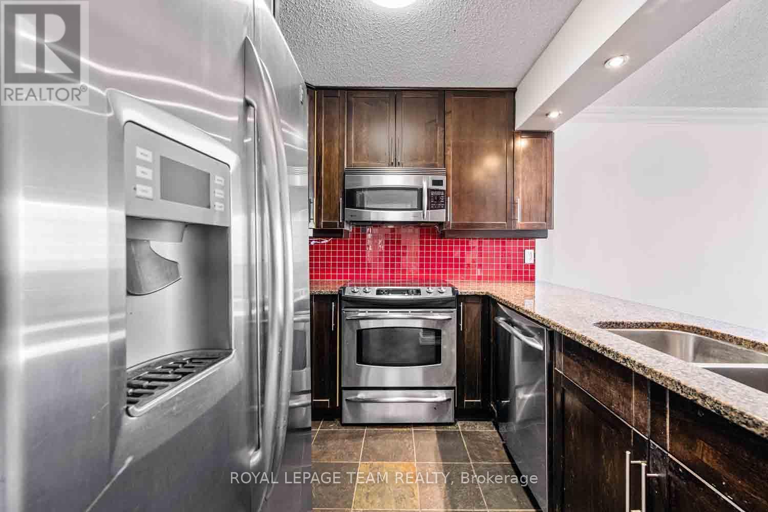 504 - 154 Nelson Street, Ottawa, ON - Indoor Photo Showing Kitchen