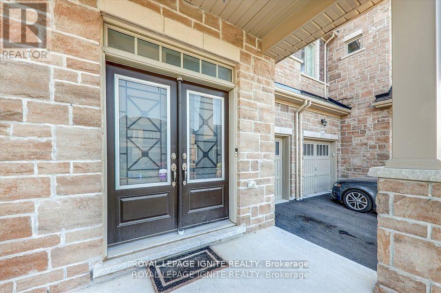 35 Peter Hogg Court, Whitby, ON - Outdoor With Exterior