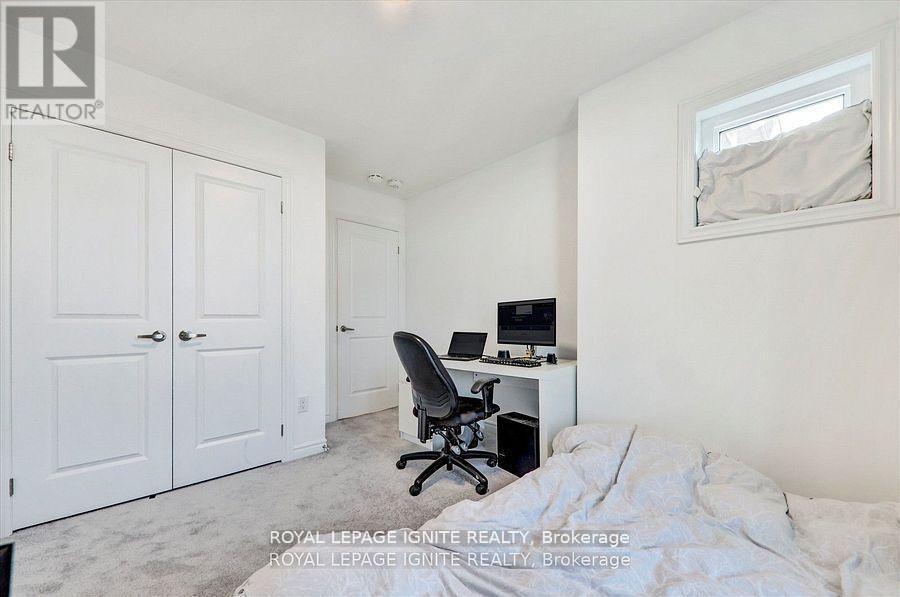 35 Peter Hogg Court, Whitby, ON - Indoor Photo Showing Bedroom