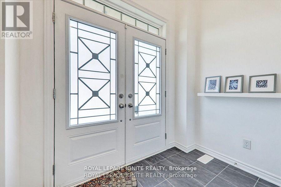 35 Peter Hogg Court, Whitby, ON - Indoor Photo Showing Other Room