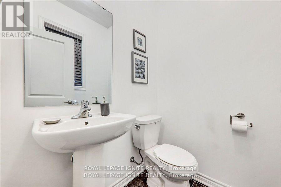 35 Peter Hogg Court, Whitby, ON - Indoor Photo Showing Bathroom