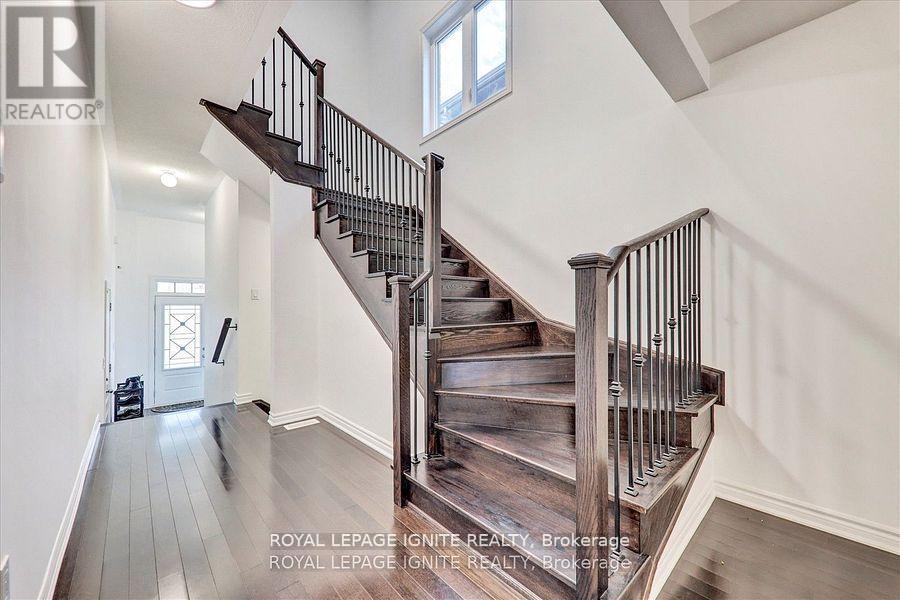 35 Peter Hogg Court, Whitby, ON - Indoor Photo Showing Other Room