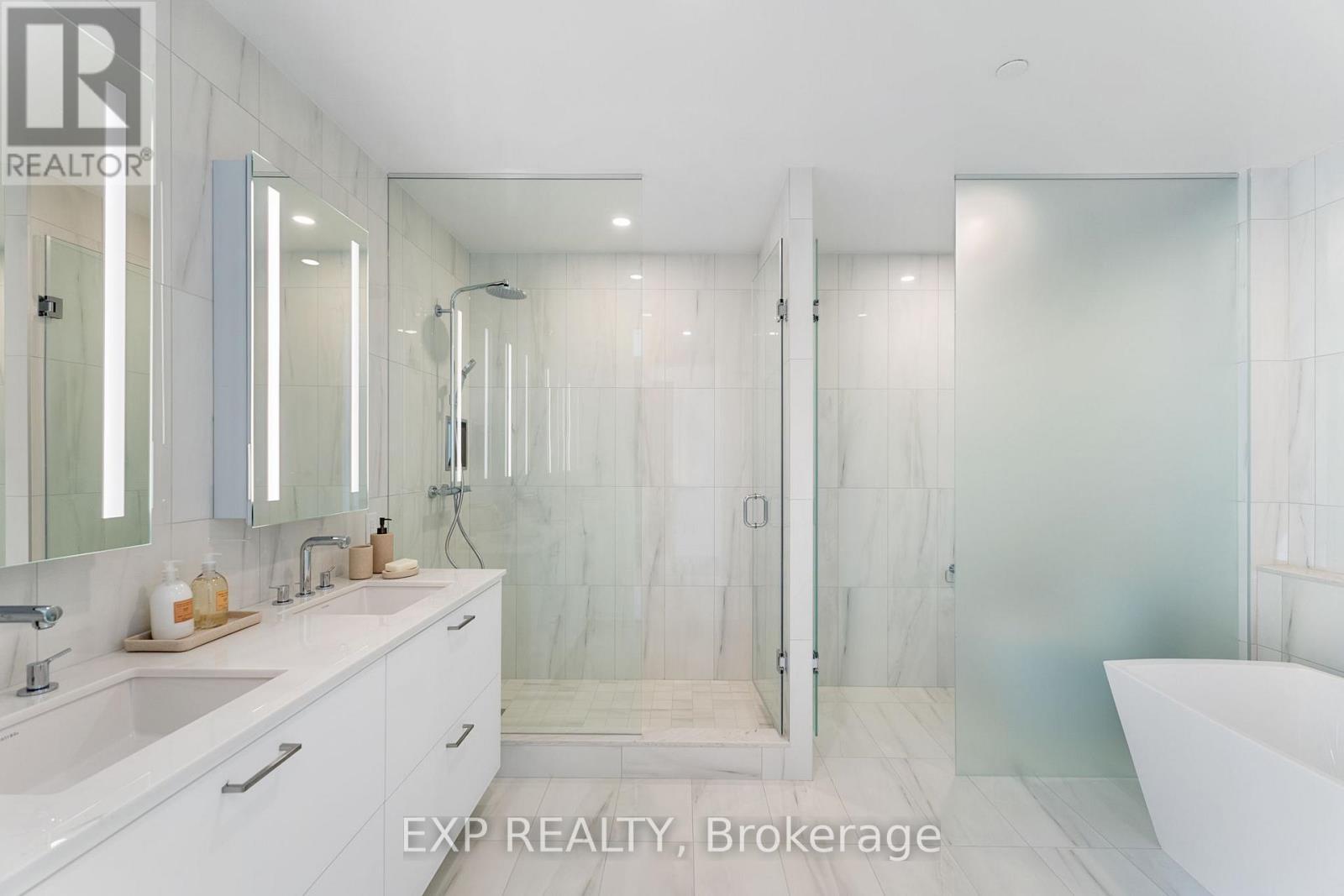 418 - 399 Royal Orchard Boulevard, Markham, ON - Indoor Photo Showing Bathroom