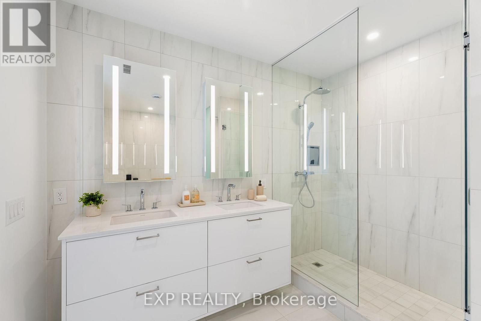 418 - 399 Royal Orchard Boulevard, Markham, ON - Indoor Photo Showing Bathroom
