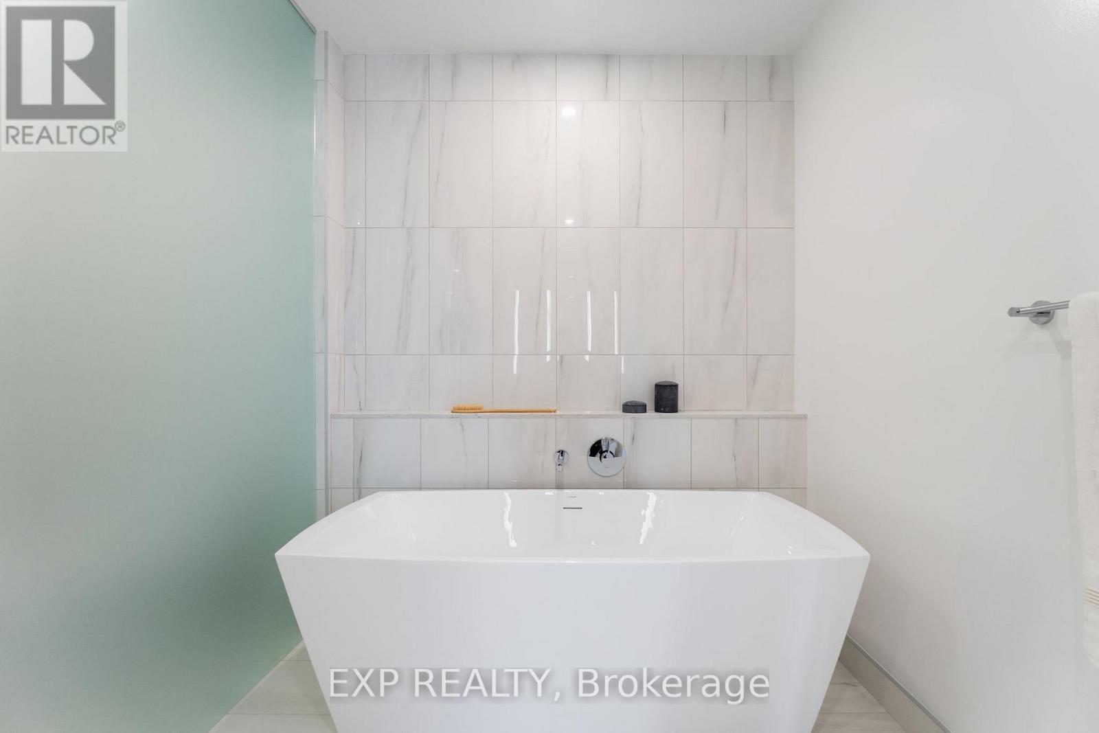 418 - 399 Royal Orchard Boulevard, Markham, ON - Indoor Photo Showing Bathroom