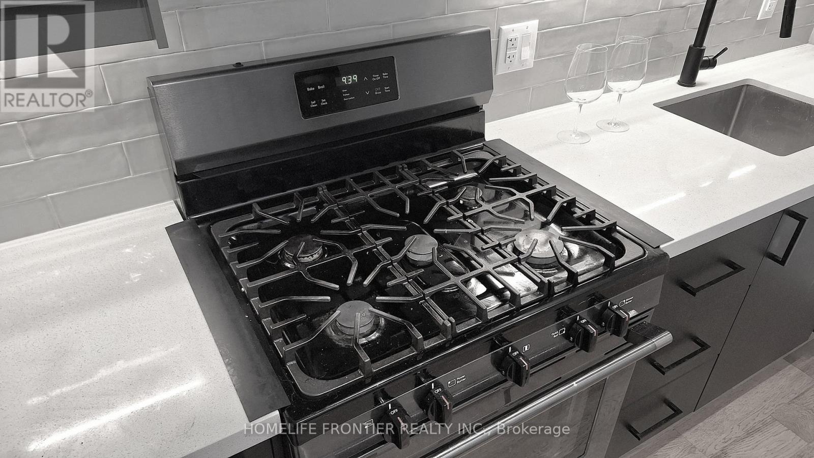 5 - 197 Hallam Street, Toronto, ON - Indoor Photo Showing Kitchen