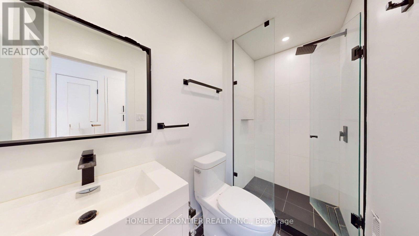 5 - 197 Hallam Street, Toronto, ON - Indoor Photo Showing Bathroom