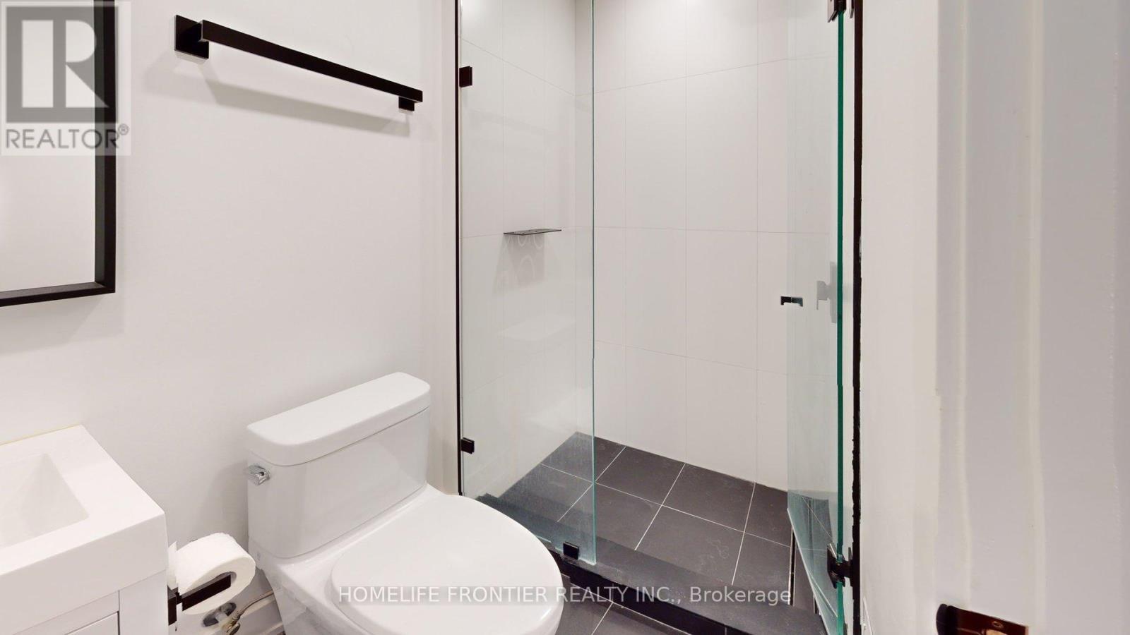 5 - 197 Hallam Street, Toronto, ON - Indoor Photo Showing Bathroom
