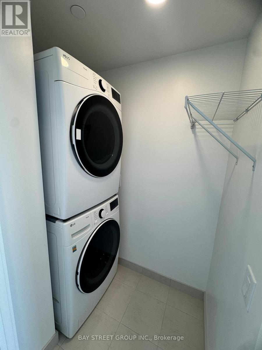 3103 - 395 Square One Drive, Mississauga, ON - Indoor Photo Showing Laundry Room