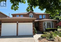 2037 SCHOOLMASTER CIRCLE Oakville, ON L6M 3A1