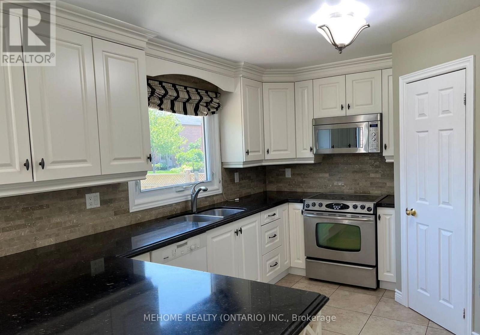 2037 Schoolmaster Circle, Oakville, ON - Indoor Photo Showing Kitchen With Double Sink