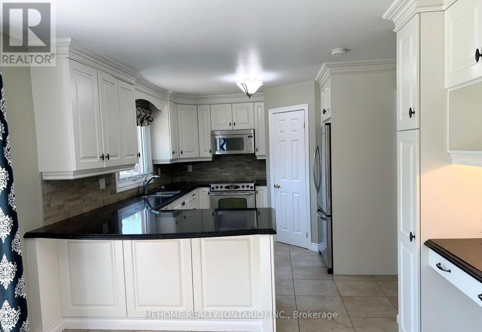 2037 Schoolmaster Circle, Oakville, ON - Indoor Photo Showing Kitchen