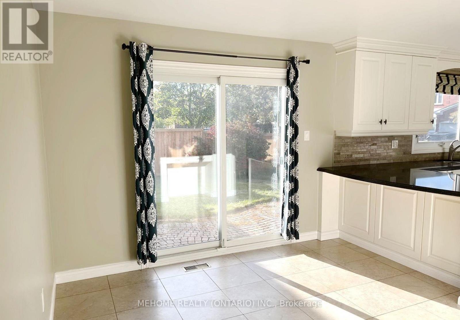 2037 Schoolmaster Circle, Oakville, ON - Indoor