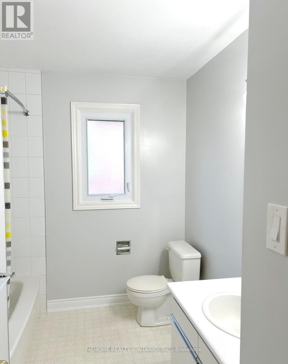 2037 Schoolmaster Circle, Oakville, ON - Indoor Photo Showing Bathroom
