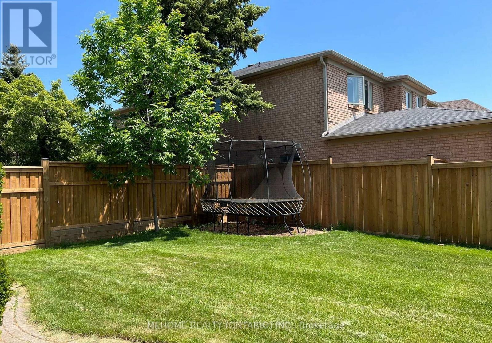 2037 Schoolmaster Circle, Oakville, ON - Outdoor