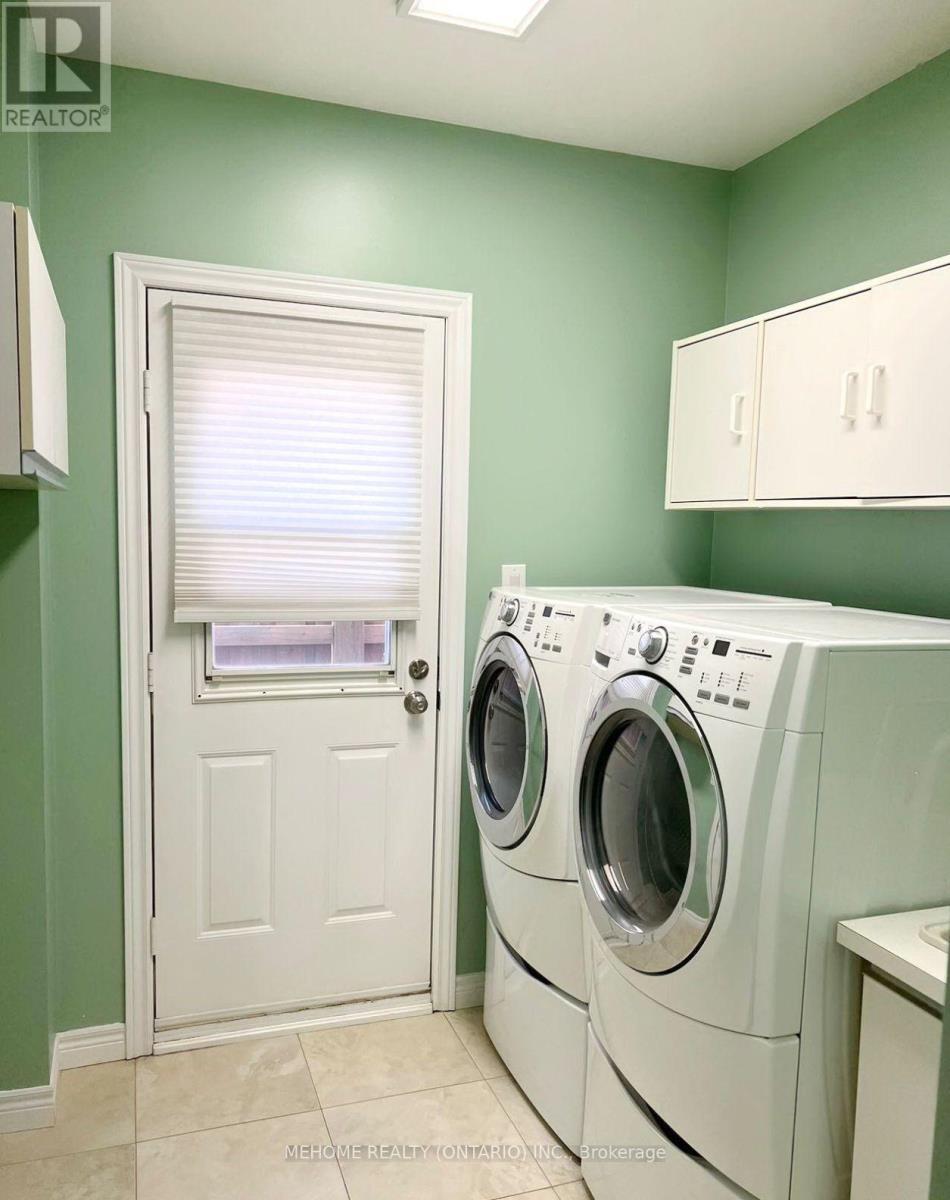 2037 Schoolmaster Circle, Oakville, ON - Indoor Photo Showing Laundry Room