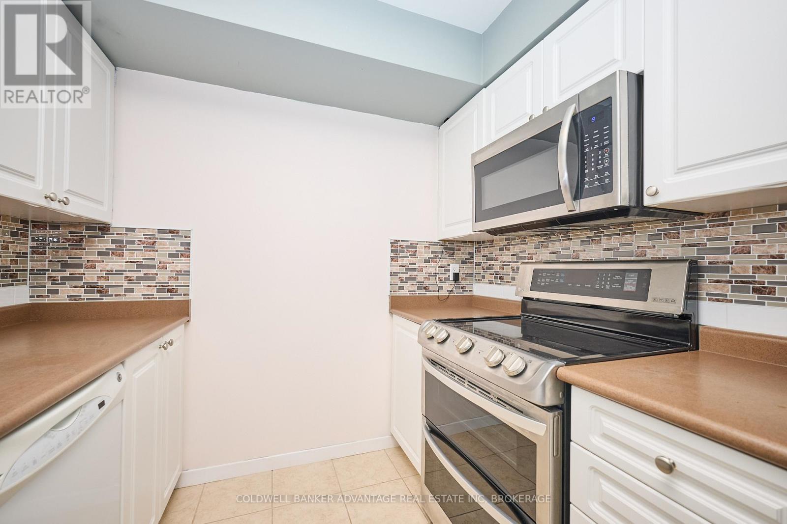1204 - 330 Prince Charles Drive S, Welland (Broadway), ON - Indoor Photo Showing Kitchen