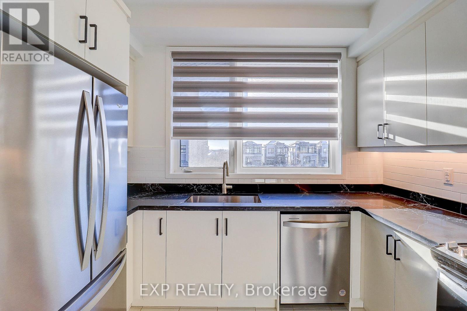 756 Heathrow Path, Oshawa, ON - Indoor Photo Showing Kitchen