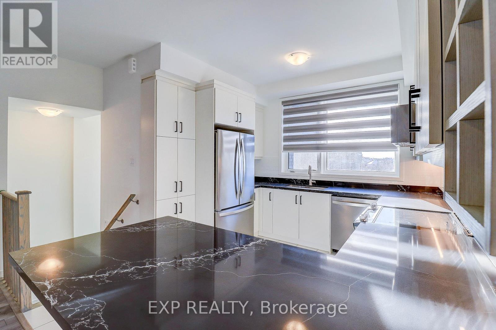 756 Heathrow Path, Oshawa, ON - Indoor Photo Showing Kitchen
