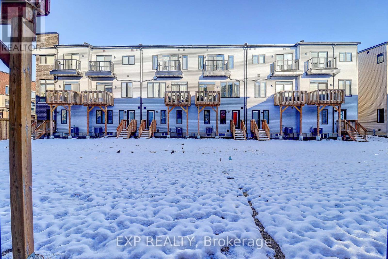 756 Heathrow Path, Oshawa, ON - Outdoor