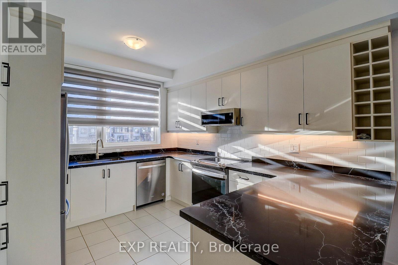 756 Heathrow Path, Oshawa, ON - Indoor Photo Showing Kitchen