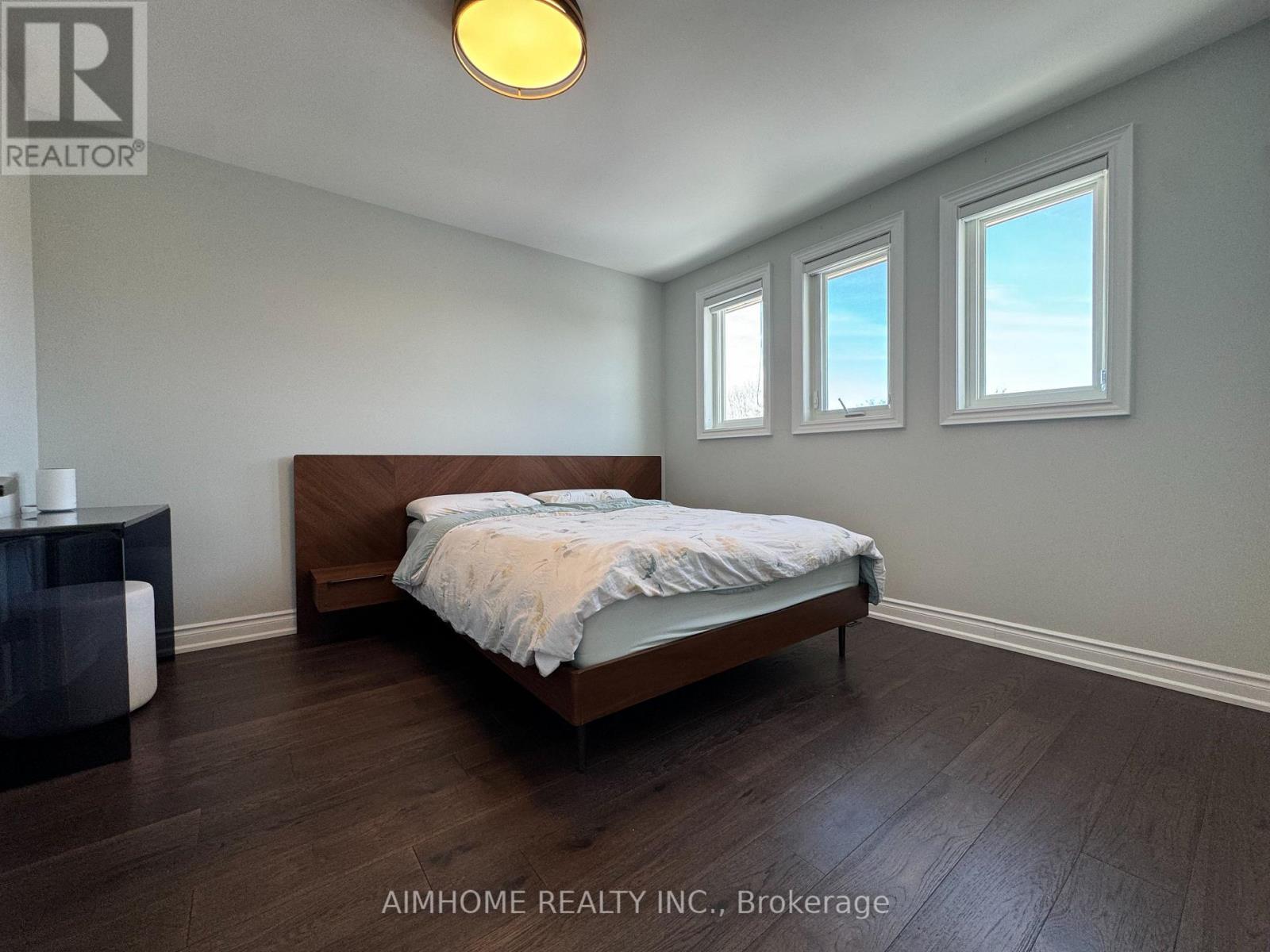 71 Hyde Park Drive, Richmond Hill, ON - Indoor Photo Showing Bedroom